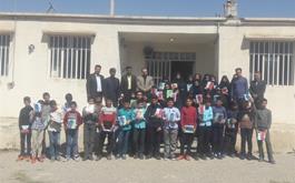 اهدا بیش از 500 بسته لوازم التحریر به دانش آموزان مناطق محروم توسط  بانک کشاورزی استان هرمزگان