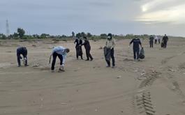 همزمان با روز ملی مازندران صورت گرفت:پاکسازی بخشی از ساحل دریای خزر توسط کارکنان بانک کشاورزی