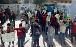 حضور آب بان در مدارس استان گلستان واهدای نوشت افزار به دانش آموزان