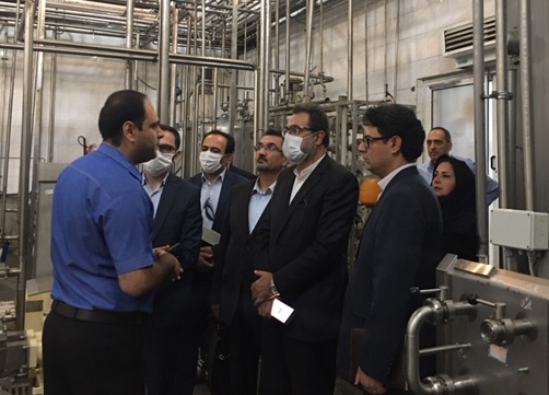 بازدید از کارخانه تولید فراورده های غذایی بهینه وزین توسط مدیر شعب بانك كشاورزي استان البرز