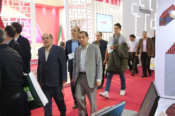 بازدید مدیرعامل بانک کشاورزی از نمایشگاه ایران تلکام 2017