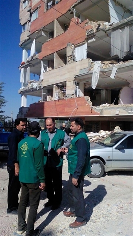 نخستین کمک رسانی به زلزله زدگان توسط کارکنان شعب زلزله زده بانک کشاورزی