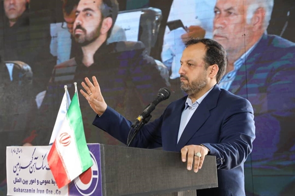 وزیر اقتصاد :تحقق محرومیت زدایی از مسیر تولید می گذرد