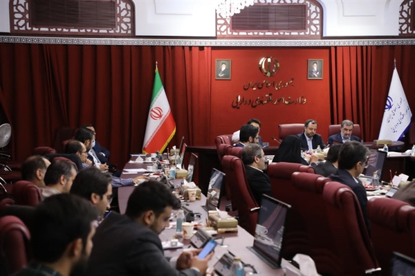 درنشست وزیر اقتصاد با اقتصاددانان صورت گرفت؛بررسی راهكارهای مهار تورم و حل چالش های اقتصادی كشور