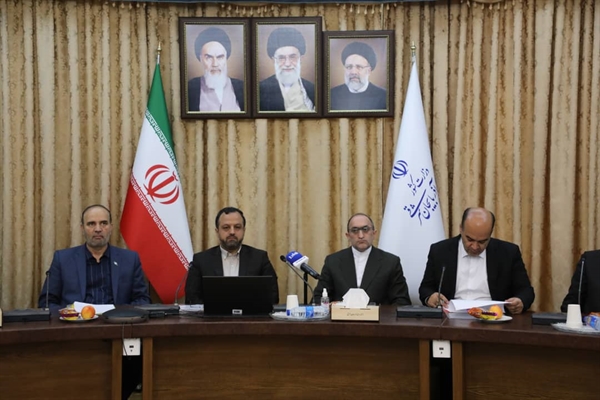 وزیر اقتصاد:مدیران به جای نگاه بخشی، روند سرمایه گذاری و تولید را تسهیل كنند