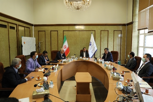 در دیدار با اعضای هیئت مدیره بانک ملی رقم خورد:تأكید وزیر اقتصاد بر تحقق بانكداری یكپارچه در سال جدید/ انتصاب دو عضو جدید و تمدید احكام سه عضو دیگر هیئت مدیره این بانك از سوی خاندوزی