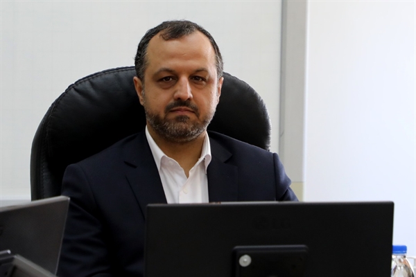 وزیر اقتصاد در گفتگو با بخش خبری ۲۱ شبکه یک سیما تأکید کرد:نهضت تسهیل صدور مجوزها با شدت تداوم می یابد