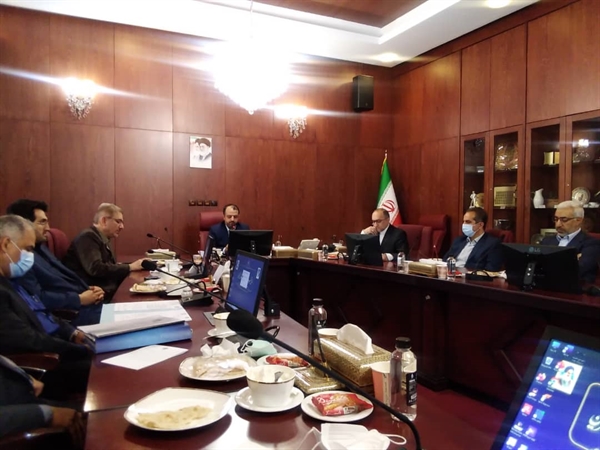 وزیر اقتصاد در نشست ستاد هماهنگی بزرگداشت هفته دولت:احساس تقابل دستگاه‌های اجرایی با فعالان اقتصادی باید از بین برود