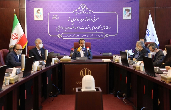 دکتر خاندوزی در مراسم آغاز بهره برداری از سامانه های کاربردی وزارت اقتصاد تأکید کرد:اقتضای پیشرفت كشور با افزایش پیش بینی پذیری و اجتناب از ایجاد نا اطمینانی در اقتصاد