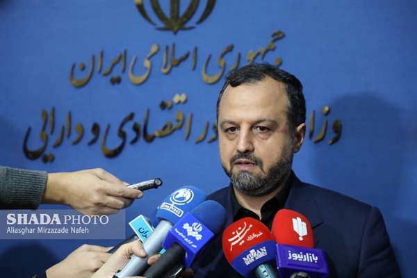 وزیر اقتصاد در جمع خبرنگاران:استفاده از همه ظرفیت‌های سامانه‌های اقتصادی و دستگاه‌های نظارتی برای مبارزه با تروریسم