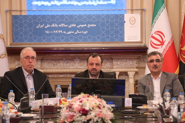 وزیر اقتصاد با تأکید بر ضرورت بکار گیری مدیران چالاک و ریسک پذیر در بانک ملی:مدیران عافیت طلب، هیچ تناسبی با نیاز های انباشته مردم و توقعات دولت ندارند