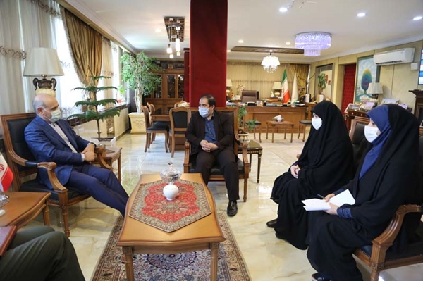 دیدار مدیر عامل بانک کشاورزی با خانواده شهید اکبری 