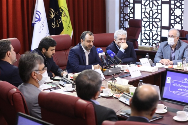 وزیر اقتصاد در آیین امضای تفاهمنامه سرمایه‌گذاران شبکه بانکی در بخش دانش بنیان:عبور از اقتصاد نفتی به دانش بنیان بدون مشاركت شبكه بانكی ممكن نیست