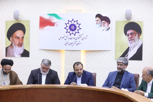 وزیر اقتصاد در جلسه شورای گفتگوی دولت و بخش خصوصی آذربایجان‌ غربی:تعطیلی واحدهای تولیدی به علت بدهی بانكی تخلف است
