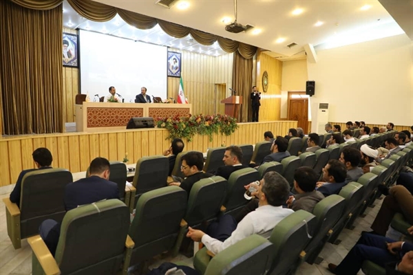 وزیر اقتصاد در جمع جوانان و نخبگان اصفهانی:بنای دولت رهایی از شرایط اقتصادی بیمارگونه گذشته است