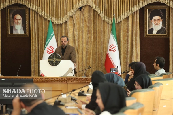 سخنگوی اقتصادی دولت در نشست خبری 1402:تدوین بسته رشد اقتصادی در دولت /سهم ابزارهای بازار سرمایه در تامین مالی شركتهای سهامی عام پروژه افزایش می یابد
